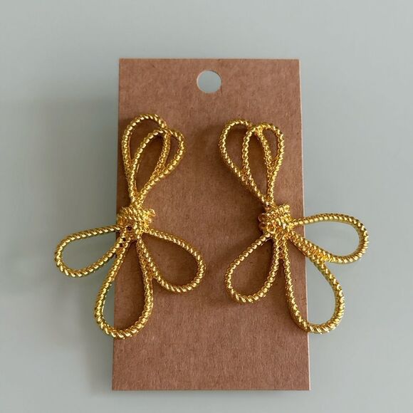Elegant Gold Statement Earrings A970 - Picture 3 of 3
